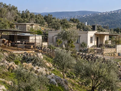 תמונה עבור טען שמשפחתו מחזיקה בקרקע בעכברה מאז 1942: חויב לפנות השטח ולהרוס את המבנים בתוך 90 יום