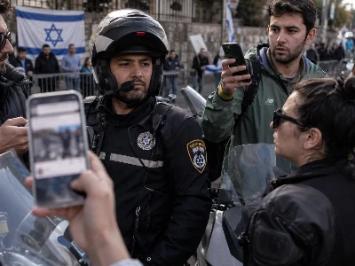 תמונה עבור פרסמו שהשוטר אלים וקיללו אותו בפייסבוק: שישה נתבעים חויבו בפיצוי
