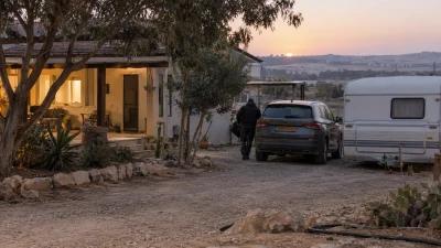 בית פרטי ורכב במושב בנגב בשעות הבוקר, בהקשר לסדרת עבירות רכוש