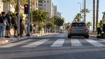 תמונה עבור פגע בהולכת רגל במעבר חציה והמשיך כשהיא מתחת לרכב: 14 חודשי פסילה