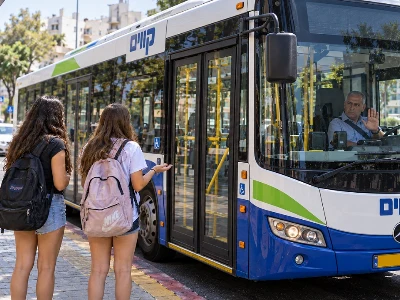 תמונה עבור נהג "קווים" סירב להסיע נערה בת 14 בגלל לבושה - הורשע בשלוש עבירות תעבורה
