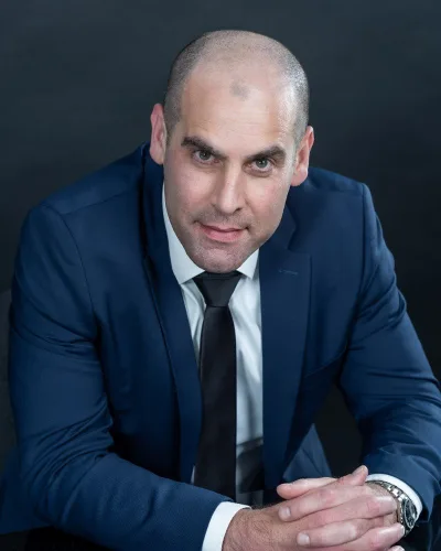 תמונה של עורך דין אלון ארז
